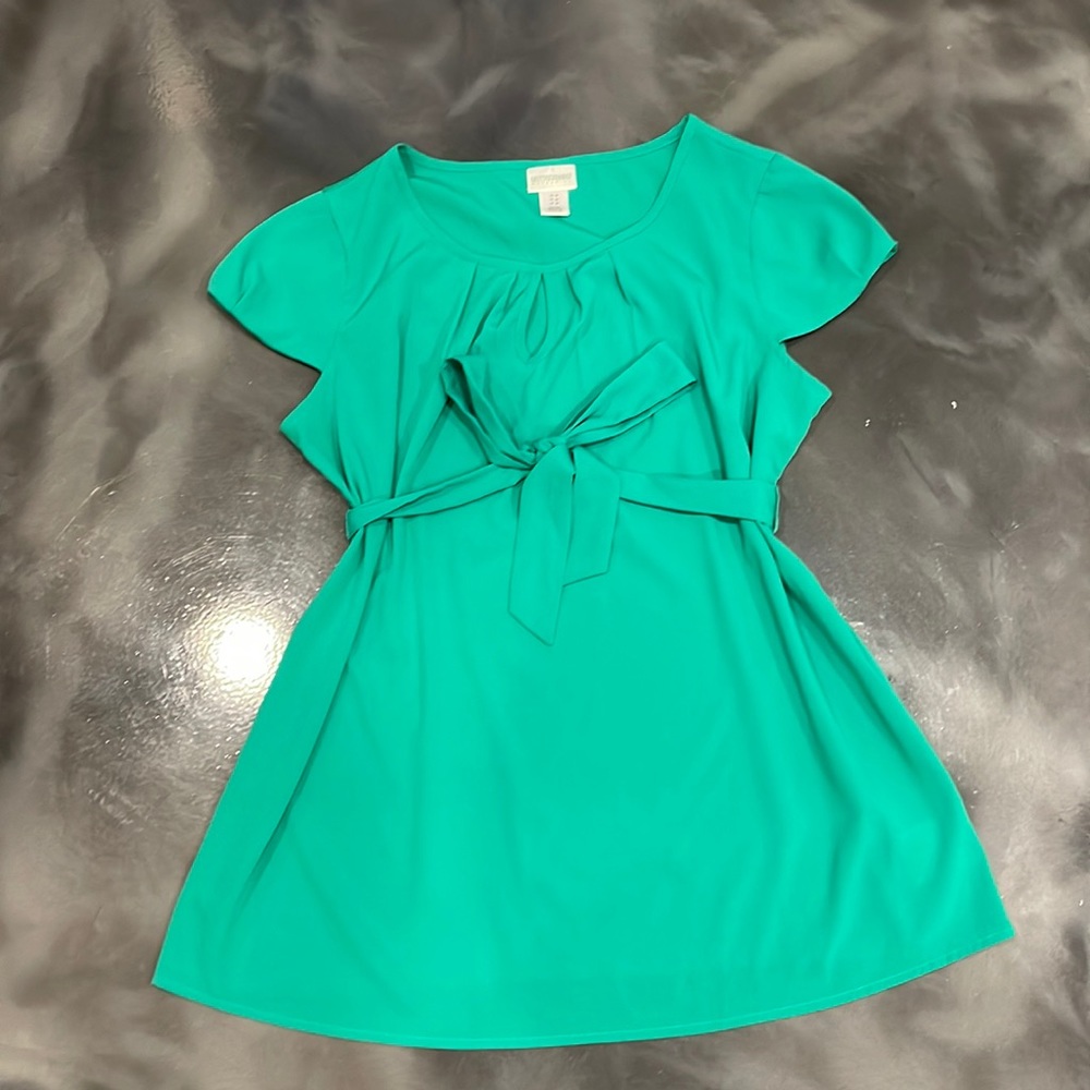 Motherhood Maternity Bright Green key hole blouse size medium
